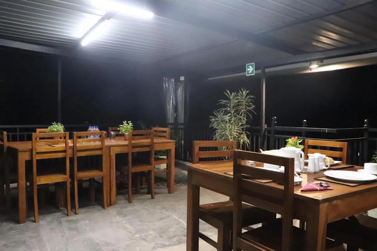 Ryan Residence & Restaurant Negombo Hotell